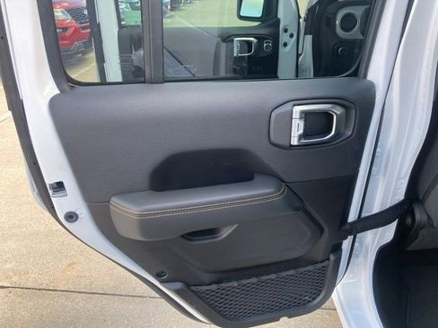 Certified 2025 Jeep Wrangler Unlimited Sahara AWD/4WD image 21