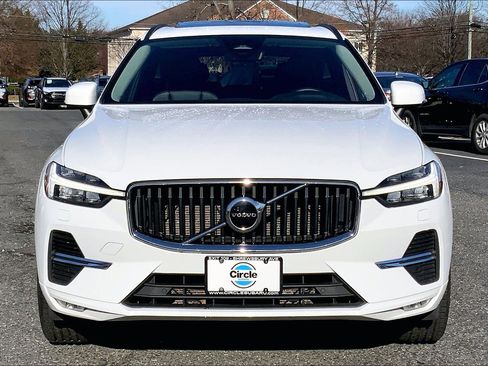 Used 2022 Volvo XC60 B5 Momentum w/ Climate Package image 3