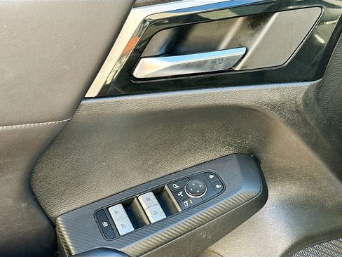 Used 2024 Mitsubishi Outlander SE Black Edition image 15