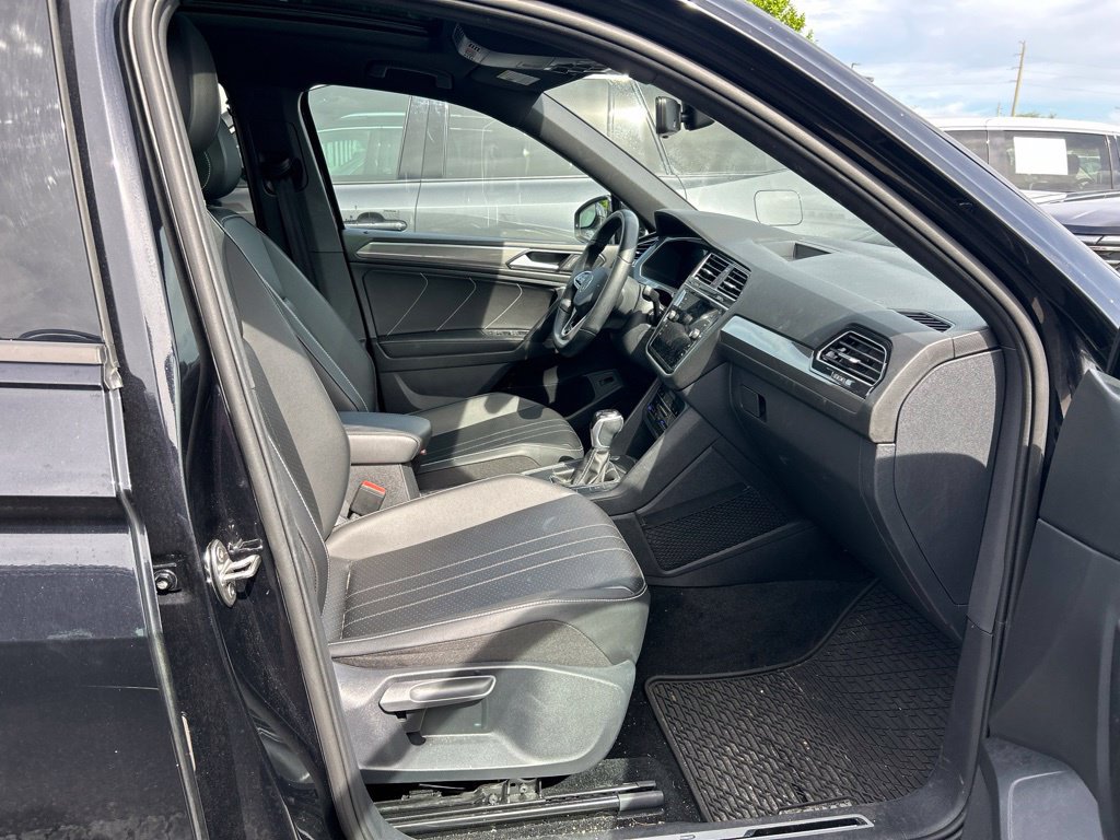Used 2024 Volkswagen Tiguan SE R-Line FWD image 43