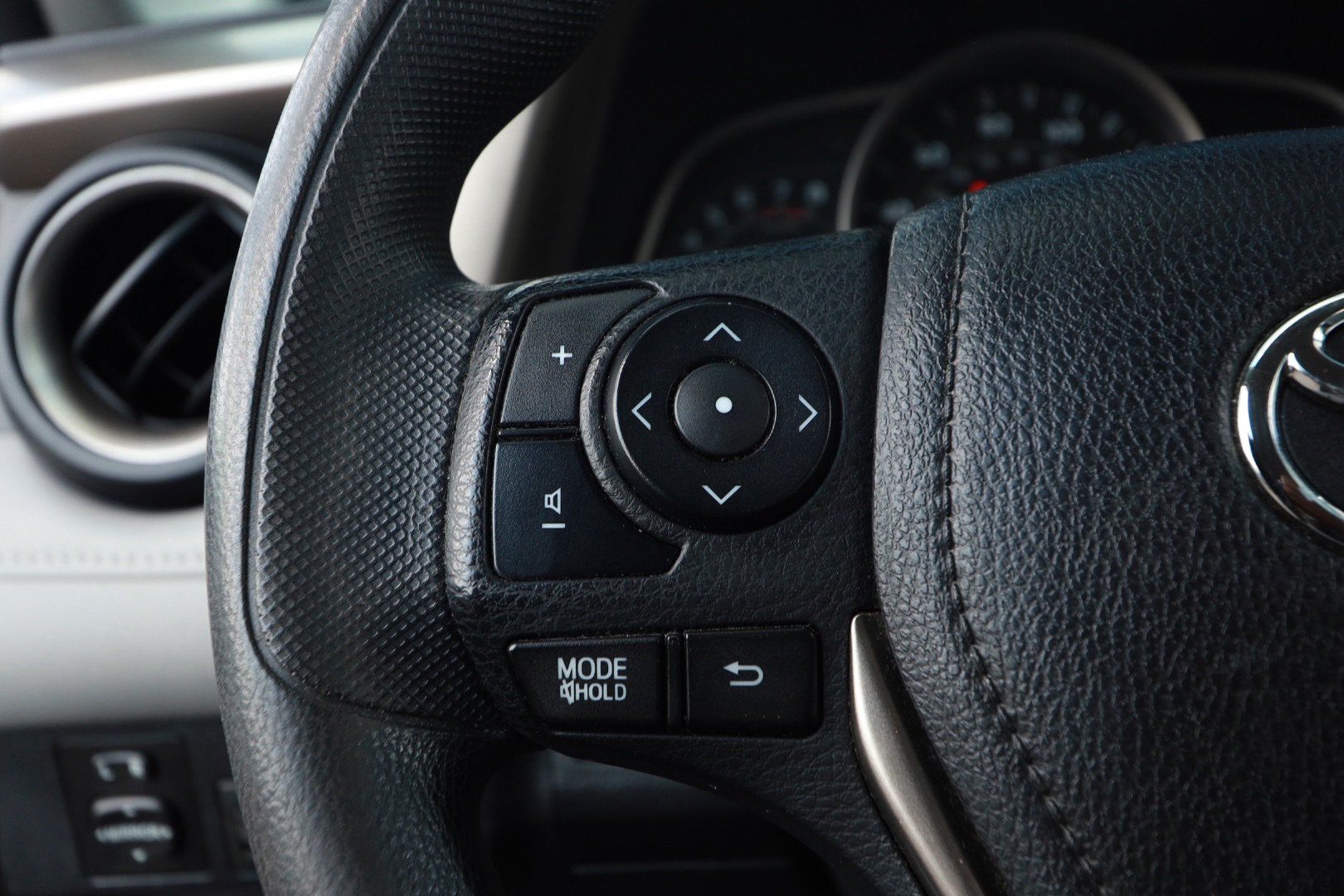Used 2014 Toyota RAV4 XLE FWD image 10