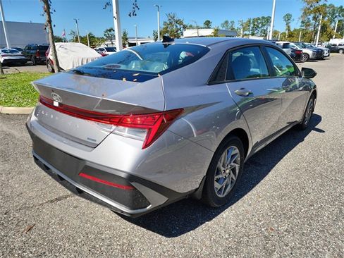 New 2025 Hyundai Elantra Blue image 3