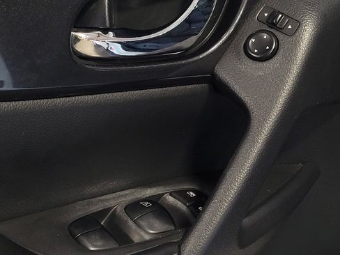 Used 2017 Nissan Rogue SV w/ SV Premium Package FWD image 27
