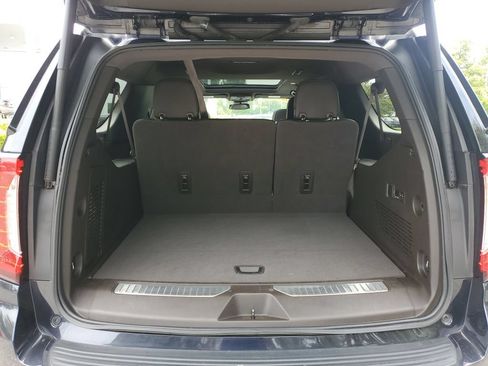 Used 2023 GMC Yukon XL Denali AWD/4WD image 8