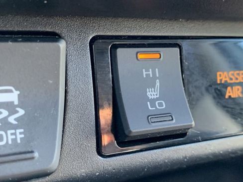 Used 2021 Toyota RAV4 XLE w/ Convenience Package image 28