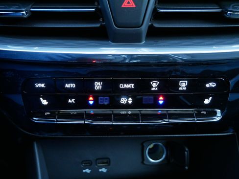 New 2026 Buick Encore GX Avenir w/ Avenir Technology Package image 8