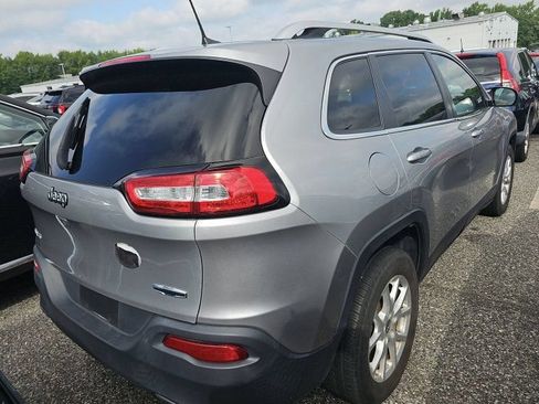 Used 2017 Jeep Cherokee Latitude w/ True North Edition AWD/4WD image 4