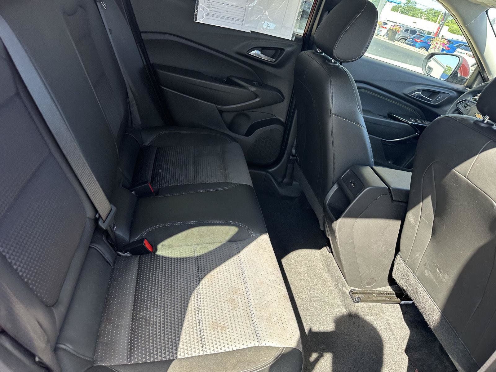 Used 2025 Chevrolet Trax LT FWD image 12