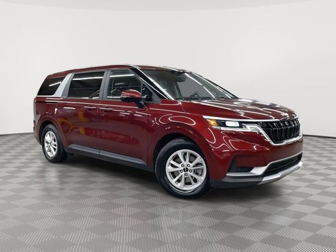 Used 2024 Kia Carnival LX image 1