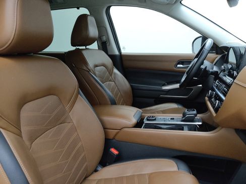 Used 2022 Nissan Pathfinder Platinum image 21