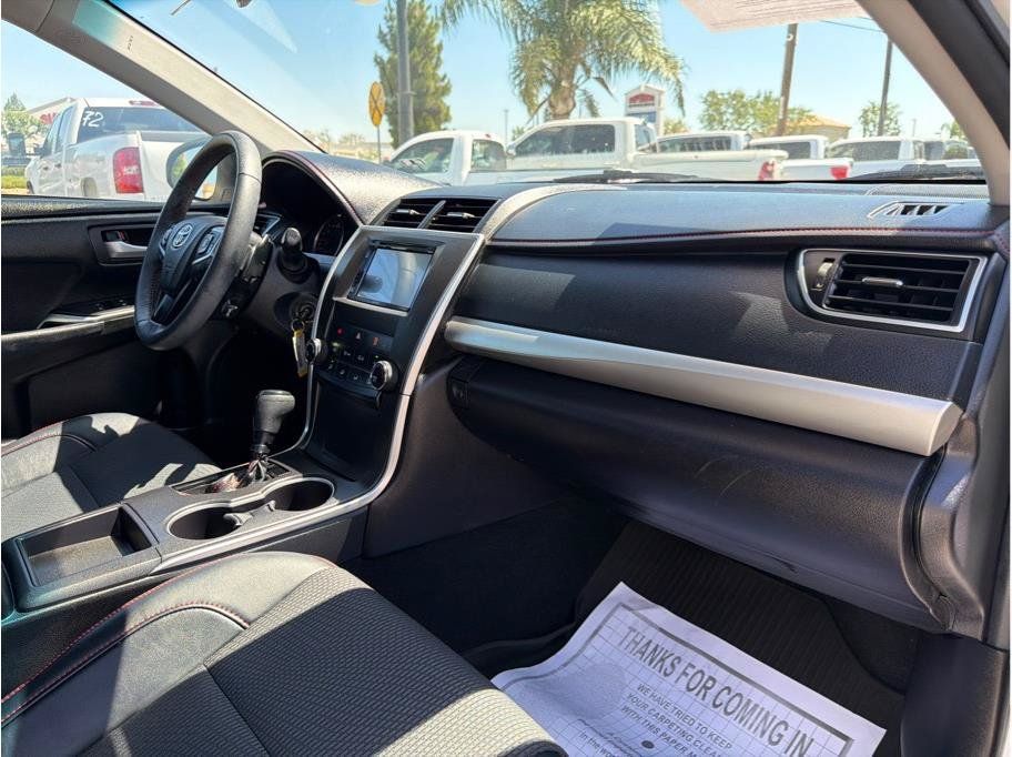 Used 2017 Toyota Camry SE FWD image 13