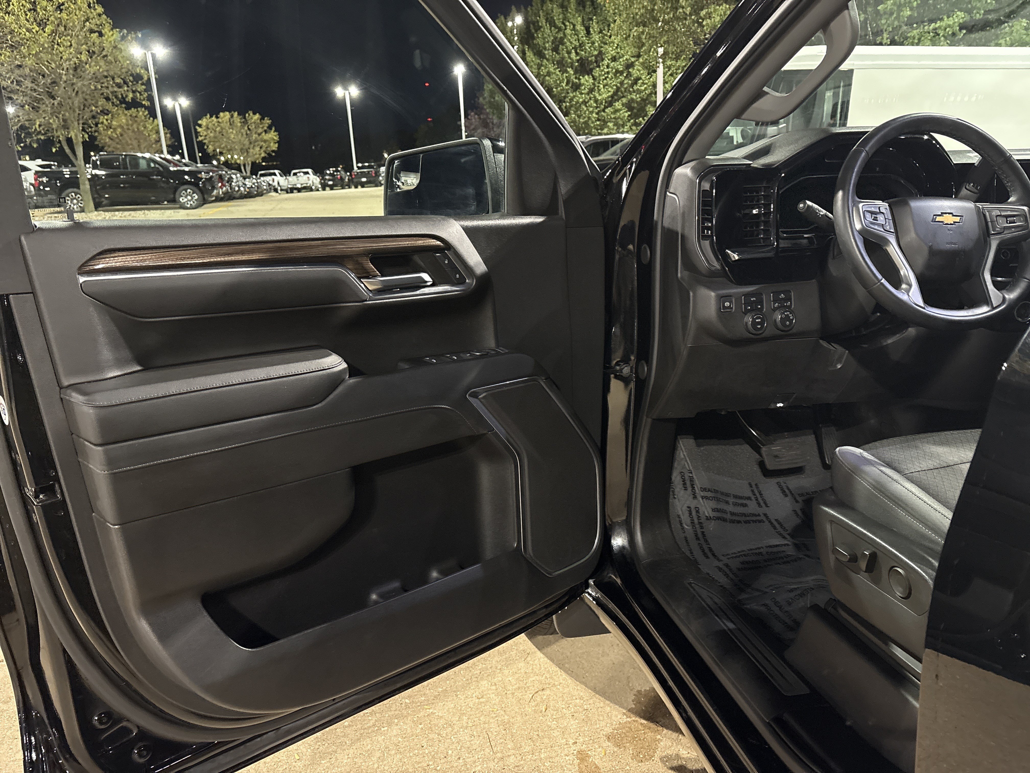 Used 2024 Chevrolet Silverado 1500 LT AWD/4WD image 10