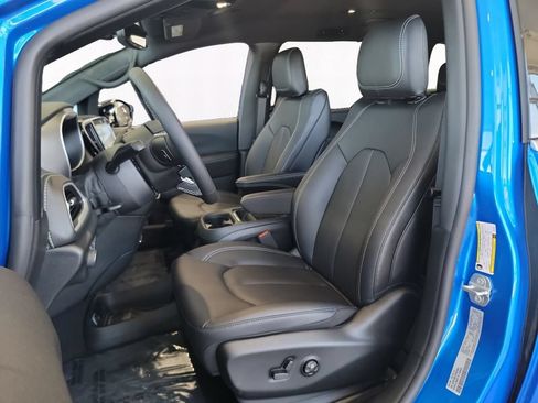 New 2027 Chrysler Pacifica Select AWD/4WD image 9