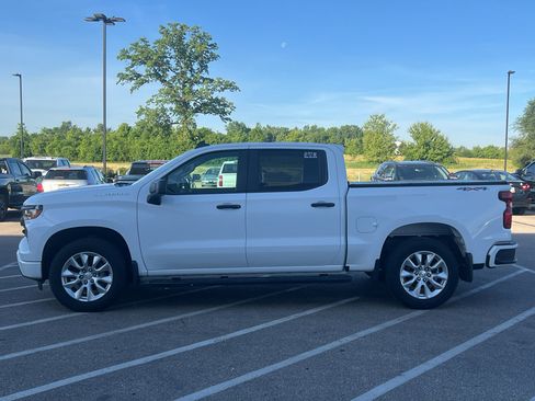 Used 2022 Chevrolet Silverado 1500 Custom AWD/4WD image 2
