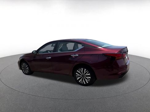 Used 2025 Nissan Altima 2.5 SV FWD image 8