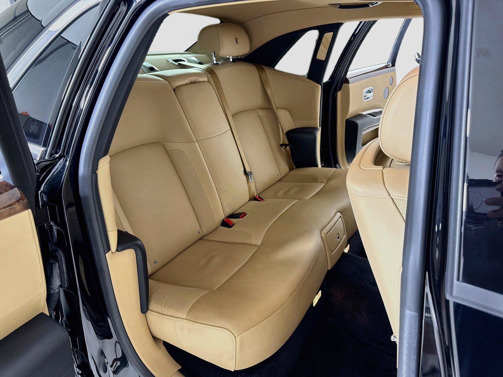 Used 2013 Rolls-Royce Ghost RWD image 27