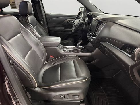 Used 2022 Chevrolet Traverse Premier FWD image 12