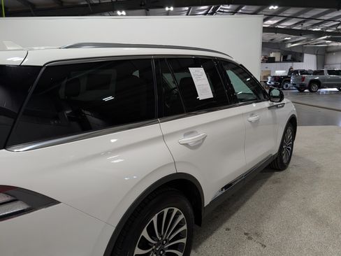 Used 2022 Lincoln Aviator Reserve w/ Elements Package Plus AWD/4WD image 3
