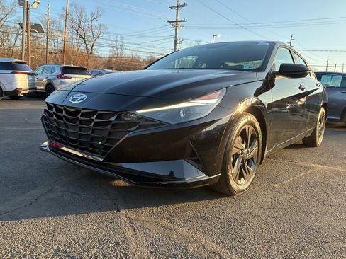 Used 2023 Hyundai Elantra SEL image 3