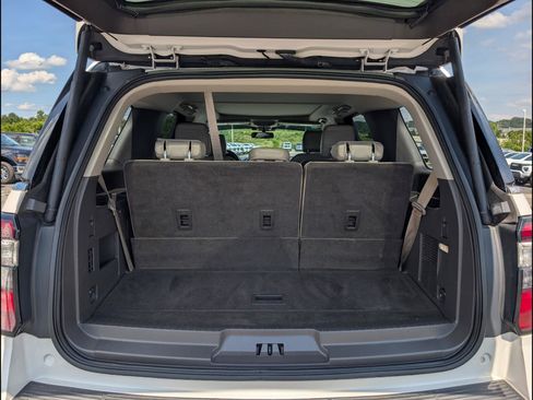 Used 2019 Ford Expedition Limited w/ Equipment Group 302A RWD image 22