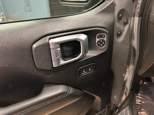Used 2019 Jeep Wrangler Unlimited Sahara AWD/4WD image 7