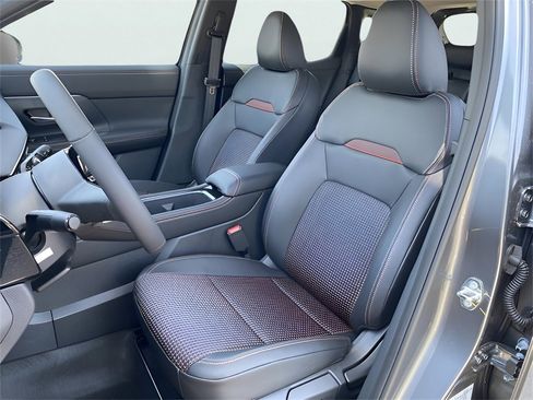 New 2025 Nissan Kicks SR image 18
