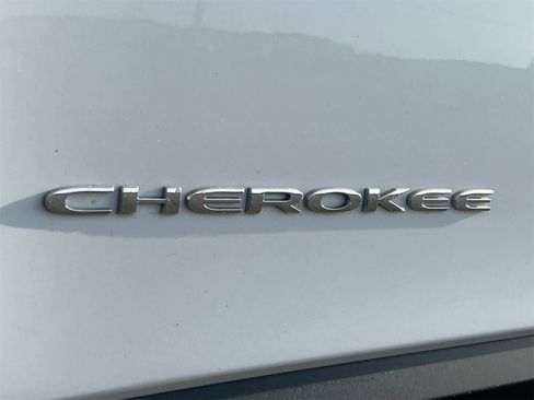 Used 2020 Jeep Cherokee Limited image 13