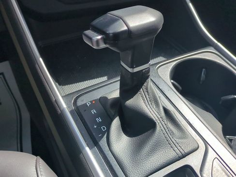 Used 2025 Kia Carnival image 20