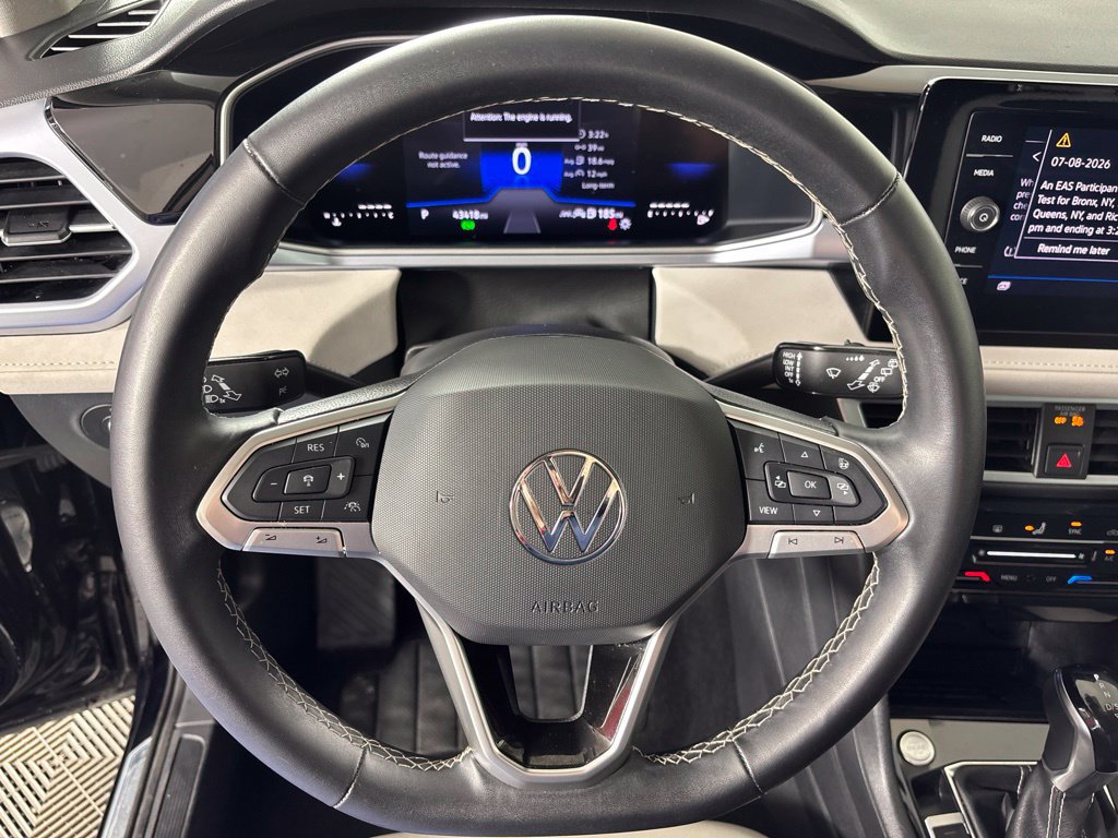 Used 2025 Volkswagen Taos SE FWD image 31