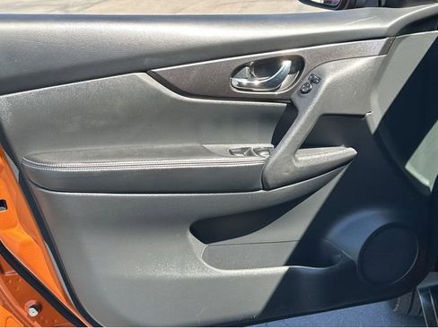 Used 2019 Nissan Rogue SV AWD/4WD image 35