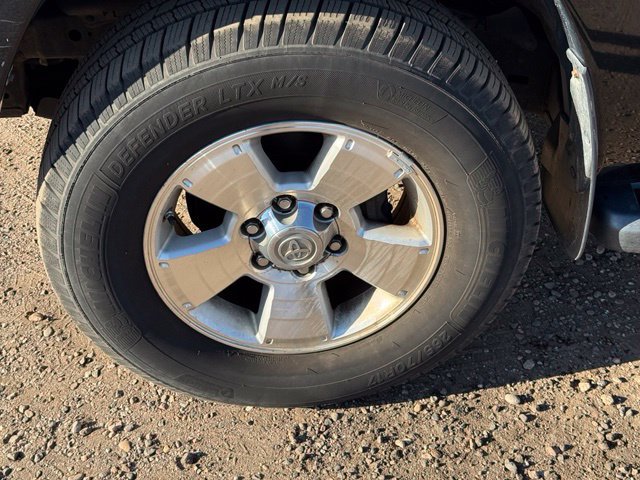 Used 2004 Toyota 4Runner SR5 AWD/4WD image 10