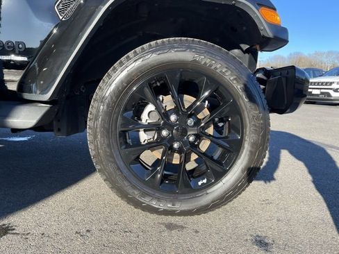 Used 2023 Jeep Gladiator Overland image 35