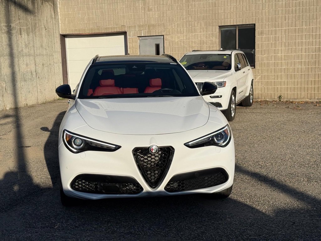 Used 2023 Alfa Romeo Stelvio Veloce AWD/4WD image 10