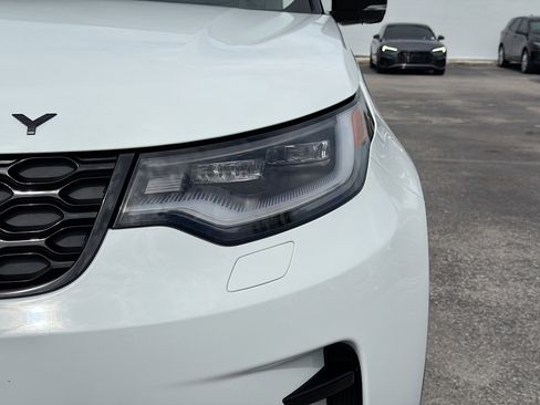 Certified 2025 Land Rover Discovery Dynamic SE AWD/4WD image 9