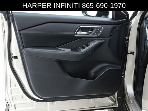 Used 2025 Nissan Rogue Platinum image 57