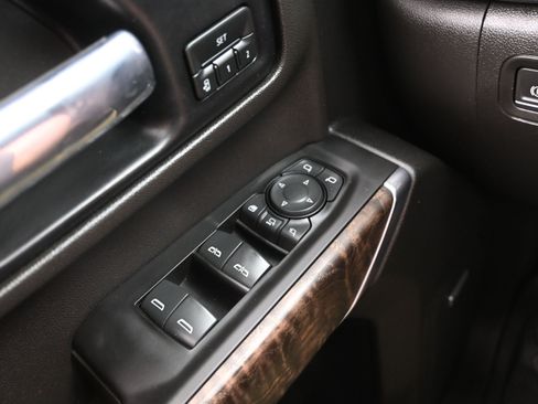 Used 2022 GMC Sierra 2500 Denali w/ Denali Ultimate Package AWD/4WD image 25