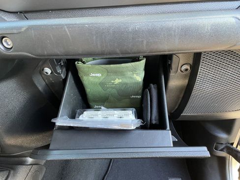 Certified 2021 Jeep Gladiator Sport image 37