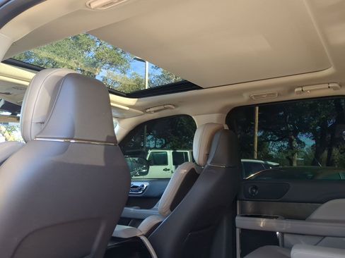 Used 2024 Lincoln Navigator Reserve image 21