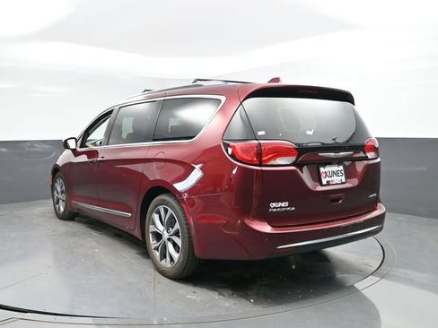 Used 2017 Chrysler Pacifica Limited FWD image 10