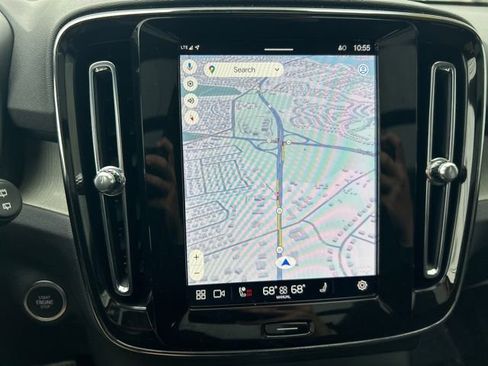 Certified 2025 Volvo XC40 B5 Core AWD/4WD image 22