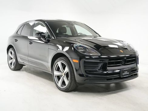 Certified 2026 Porsche Macan AWD/4WD image 7