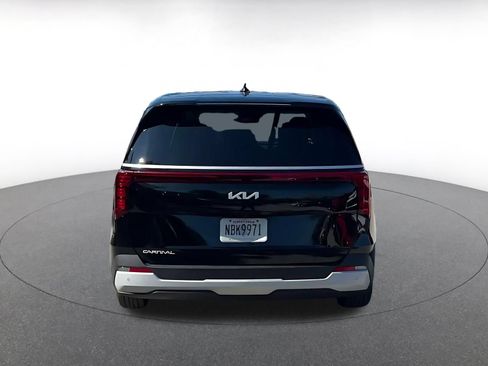 Used 2026 Kia Carnival FWD image 12