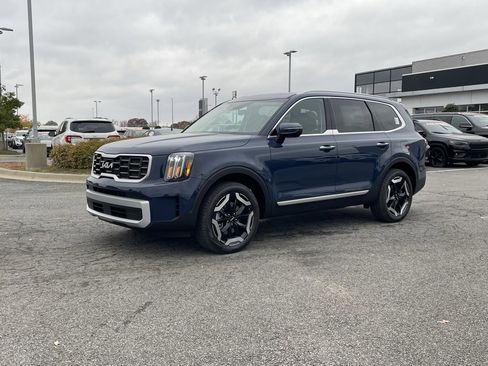 New 2025 Kia Telluride S image 3
