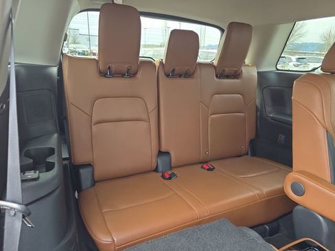 Used 2022 Nissan Pathfinder Platinum w/ Cargo Package image 12