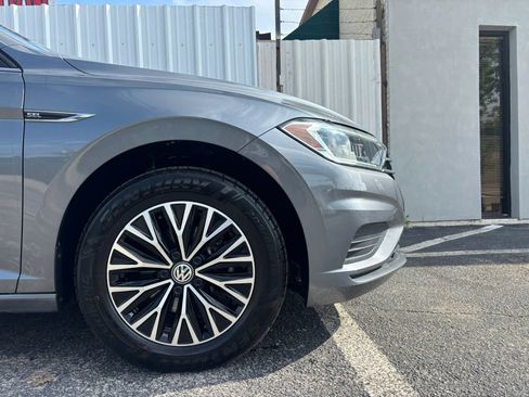 Used 2019 Volkswagen Jetta SEL w/ Cold Weather Package FWD image 11