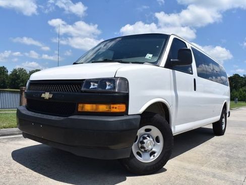 Used 2022 Chevrolet Express 3500 LS RWD image 5