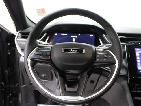 Used 2023 Jeep Grand Cherokee Altitude AWD/4WD image 36