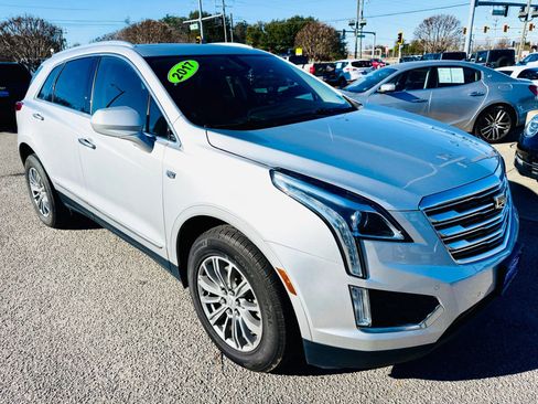 Used 2017 Cadillac XT5 Luxury image 30