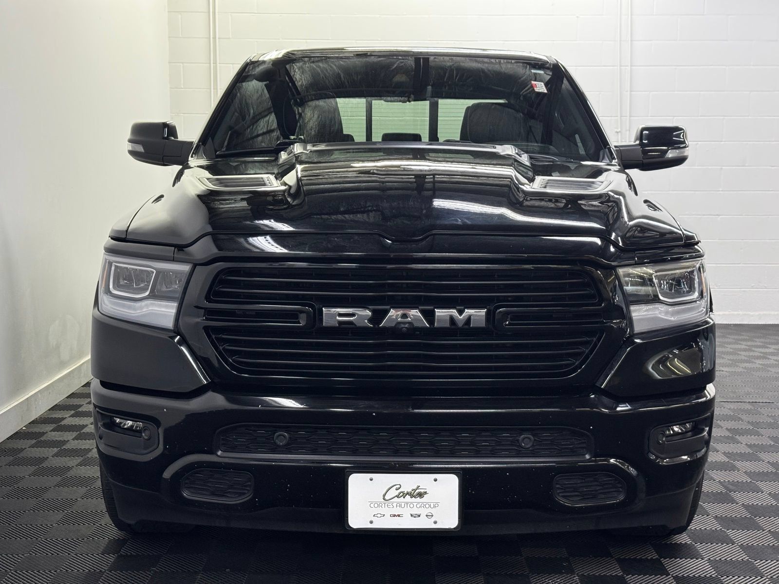 Used 2023 RAM 1500 Laramie AWD/4WD image 5