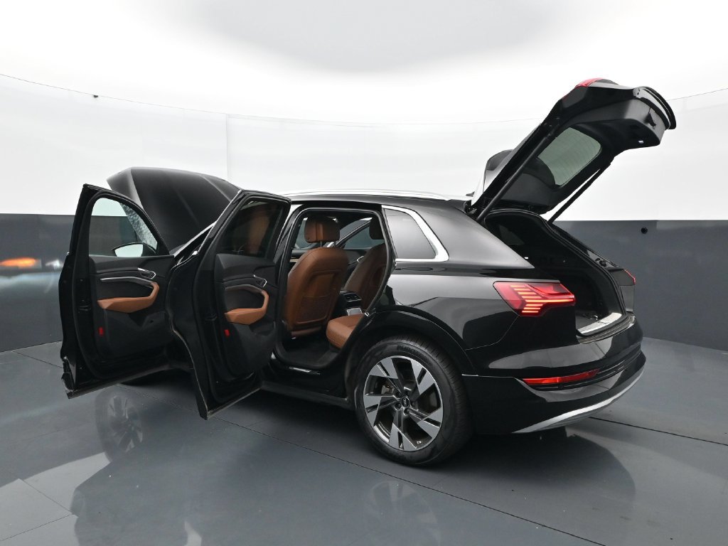 Used 2023 Audi e-tron Premium AWD/4WD image 31